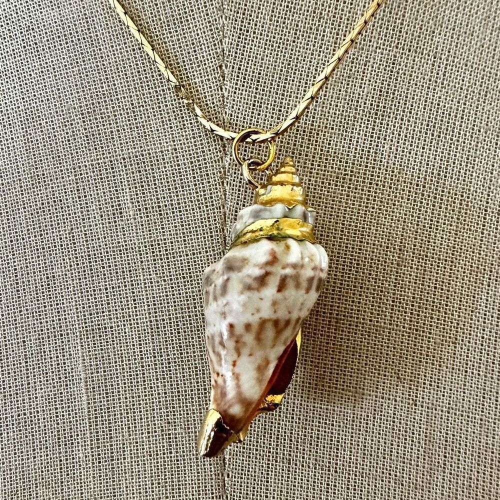 Gold tone Edged Natural Shell Pendant Necklace - Picture 2 of 10